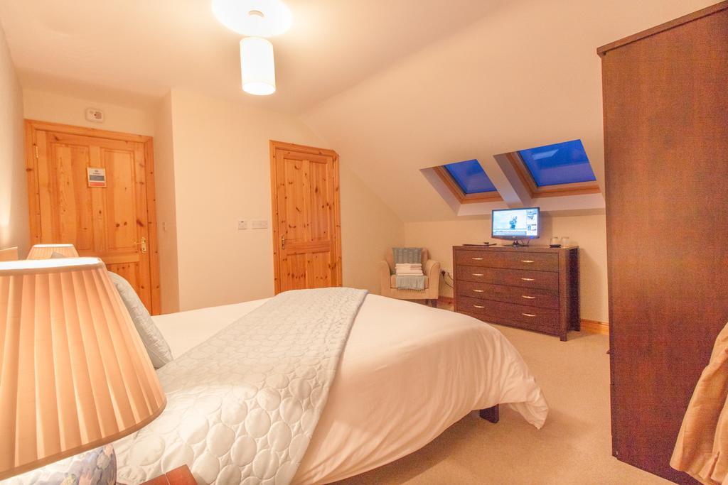 Doogort Achill Water'S Edge Bed & Breakfast エクステリア 写真