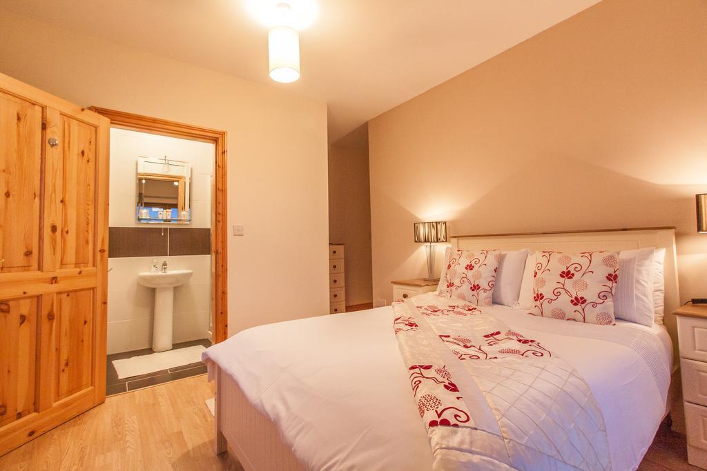 Doogort Achill Water'S Edge Bed & Breakfast エクステリア 写真