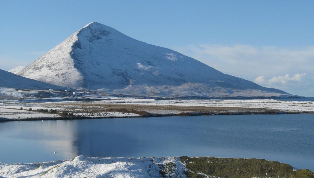 Doogort Achill Water'S Edge Bed & Breakfast エクステリア 写真