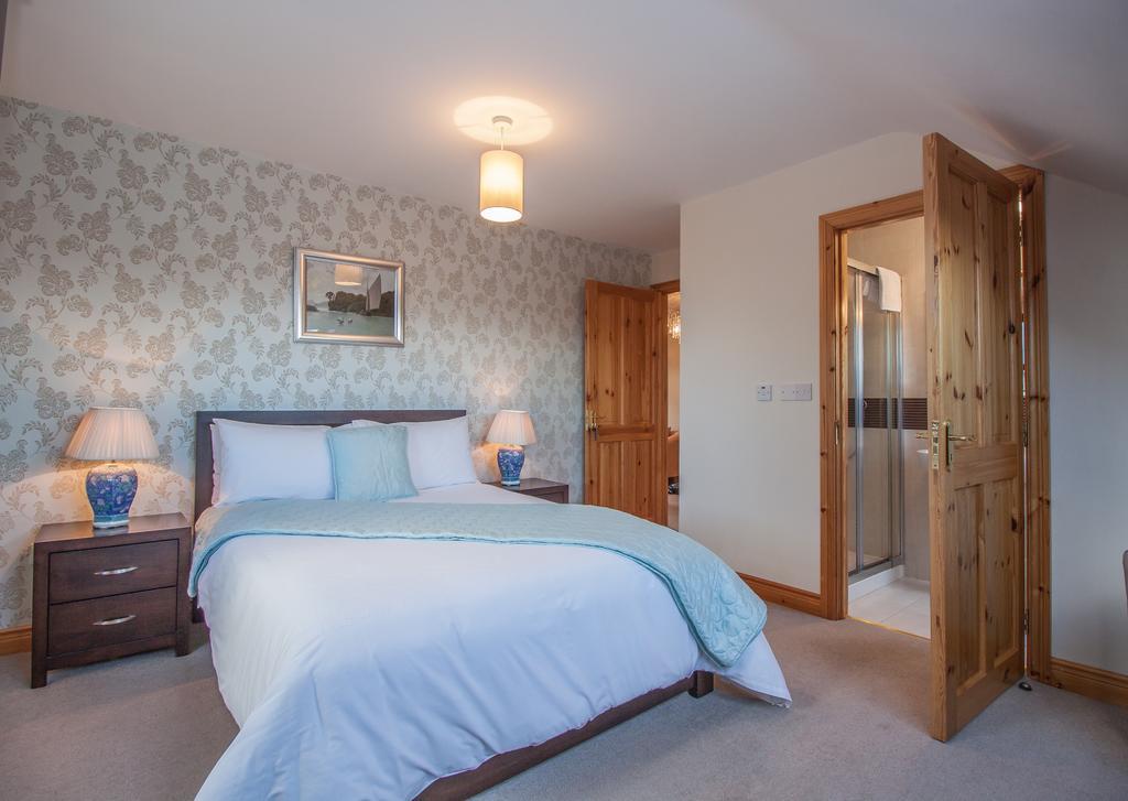 Doogort Achill Water'S Edge Bed & Breakfast エクステリア 写真